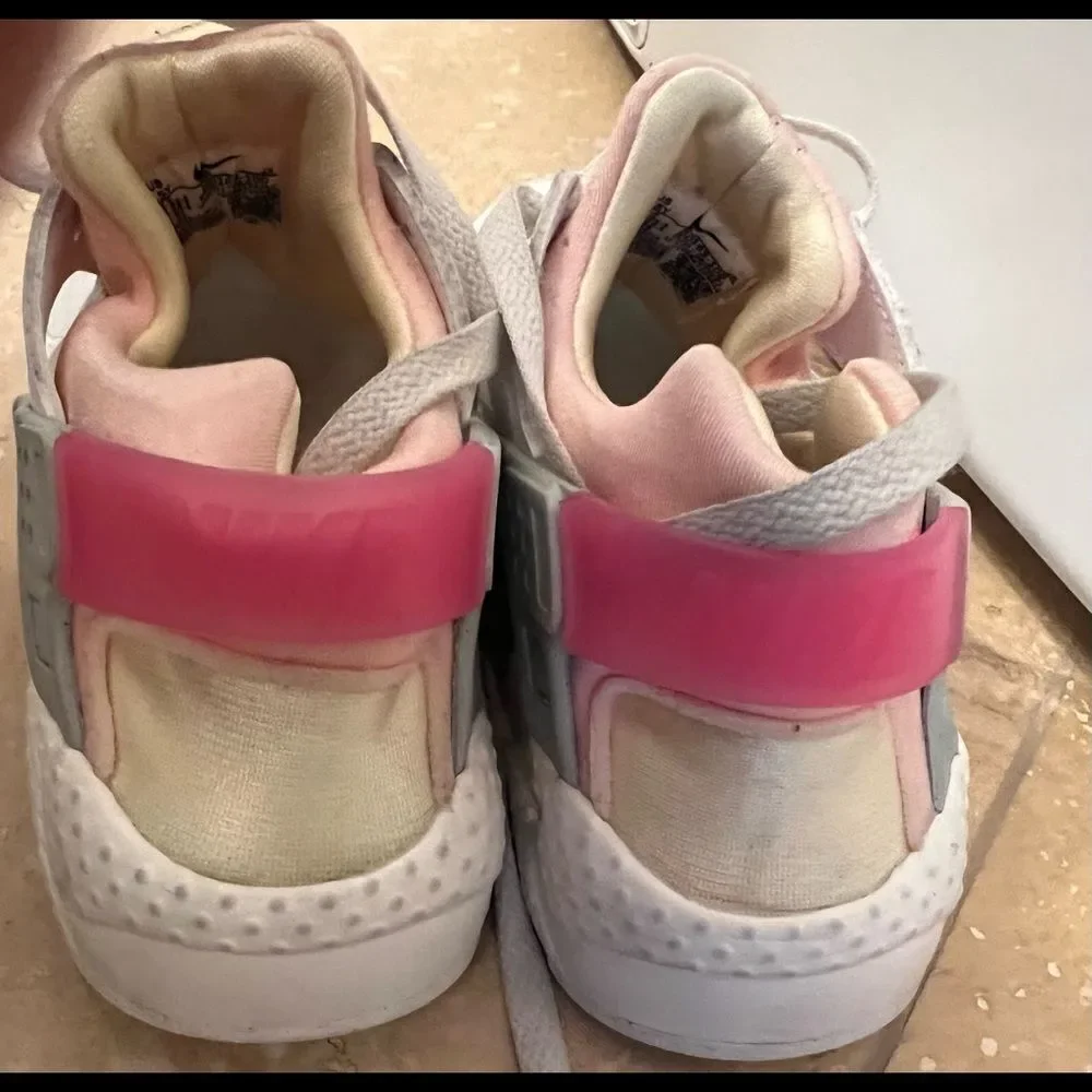 BIG KIDS' NIKE HUARACHE RUN CASUAL SHOES 3.5